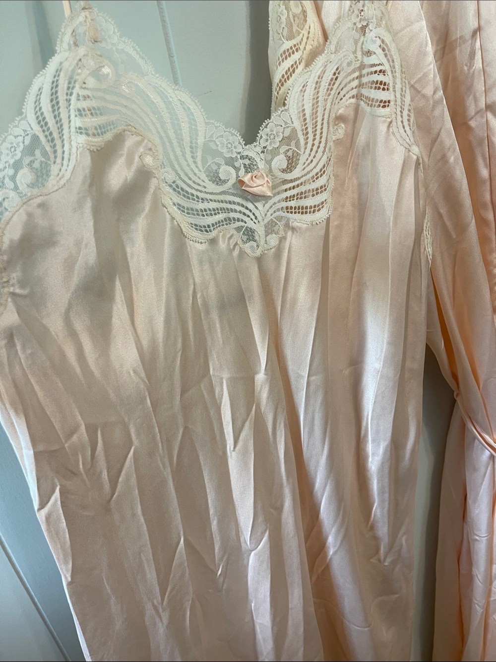 Vintage Christian Dior peach lace trimmed nightgown and robe set medium - Picture 2 of 16